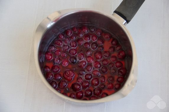 Cranberry sauce: photo of recipe preparation, step 2