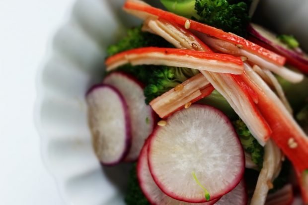 Salad with broccoli, radish and crab sticks