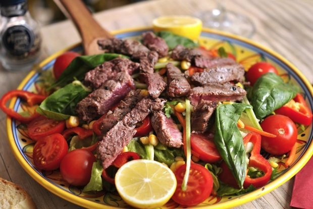 Salad with tomatoes and beef – a simple and delicious recipe, how to cook step by step