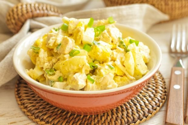 Canned pineapple and chicken salad 