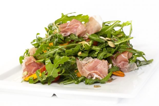 Salad with ham and pumpkin