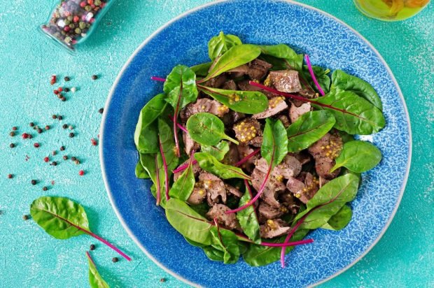 Chicken liver and beetroot salad