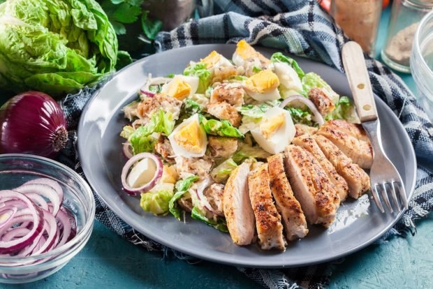 Caesar salad with purple onion – a simple and delicious recipe, how to cook step by step