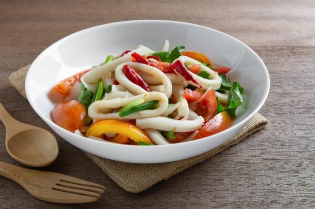 A spicy salad of squid and vegetables 