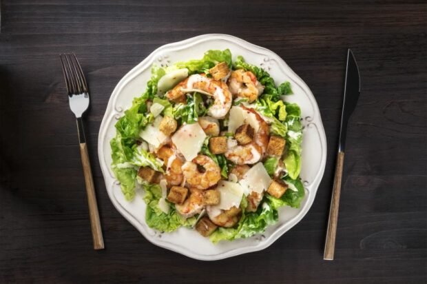 Caesar salad with shrimp 