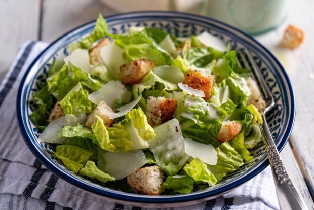 Caesar salad with classic dressing