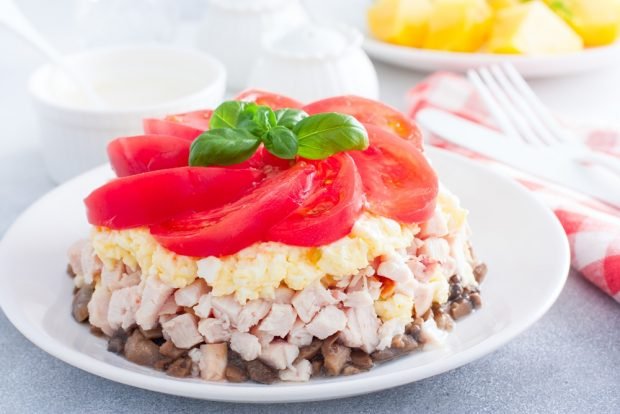 Salad with mushrooms, eggs and smoked chicken