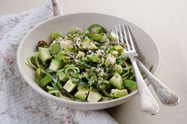 Salad of avocado, seaweed and cucumbers