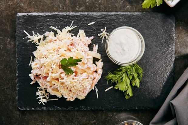 Salad with pineapple, cheese and smoked chicken