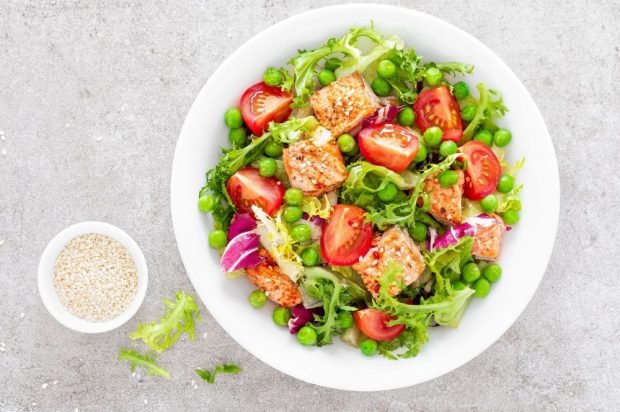 Salad with red fish, cherry tomatoes and green peas is a simple and delicious recipe, how to cook step by step