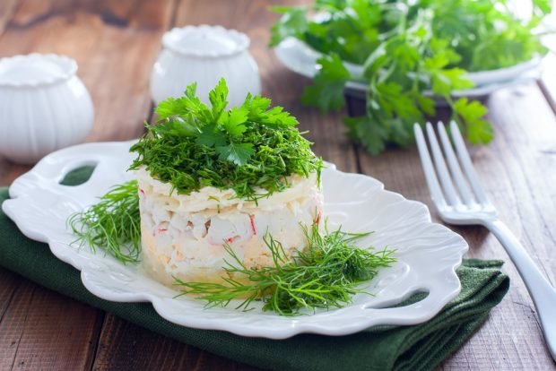 Tender crab salad with cheese and herbs