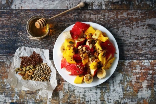 Fruit salad of grapefruit, mango, banana and apples 