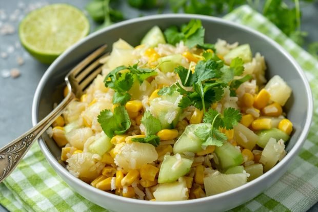 Salad with cucumbers, chicken and pineapple