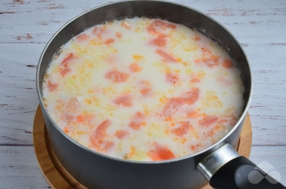 Ear of red fish with cream: photo of recipe preparation, step 5