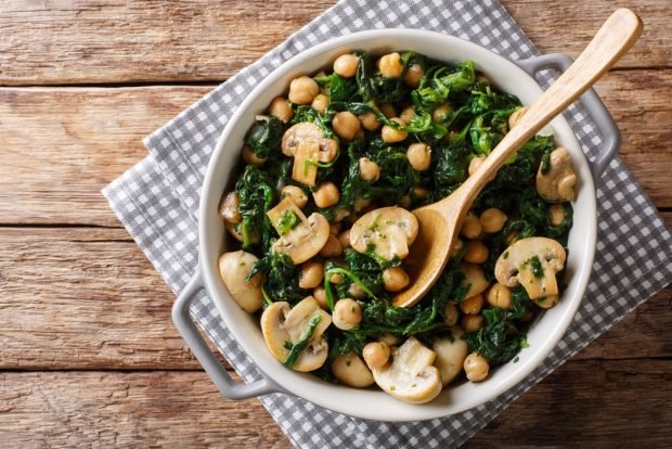 Salad with mushrooms and chickpeas