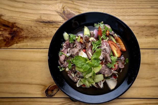 Thai salad with baked beef