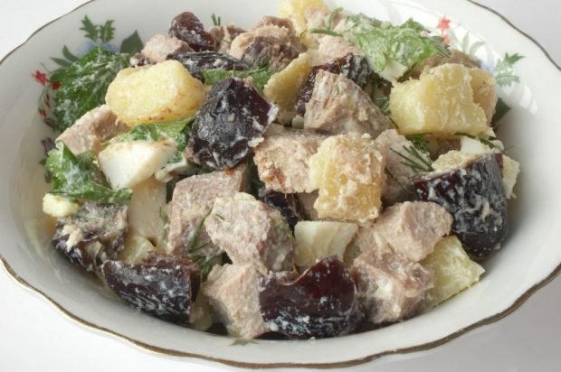 Beef, potato and prune salad