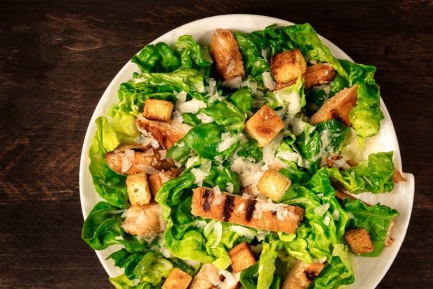 Caesar salad with grilled chicken – a simple and delicious recipe, how to cook step by step