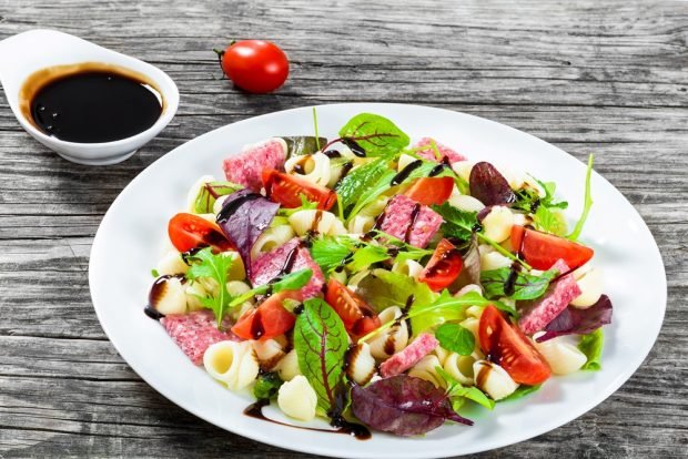 Salad with pasta and smoked sausage