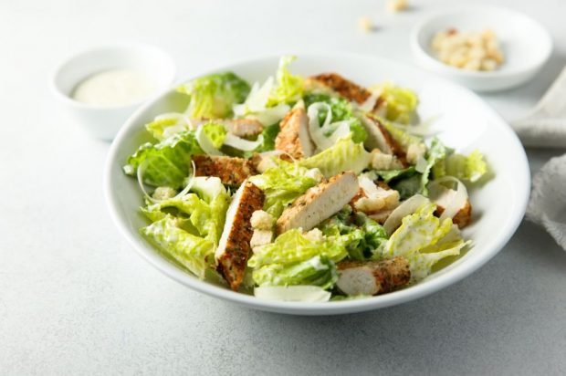 Meat salad with chicken, parmesan and garlic-yogurt dressing – a simple and delicious recipe, how to cook step by step