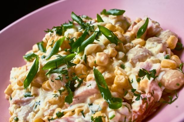 Salad with mushrooms and corn