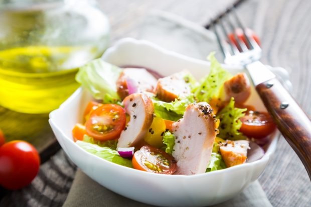 Salad with smoked chicken, cherry and Dijon mustard