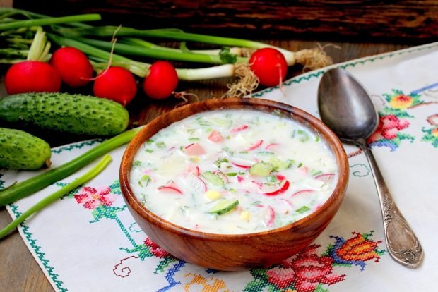 Okroshka with green onions 