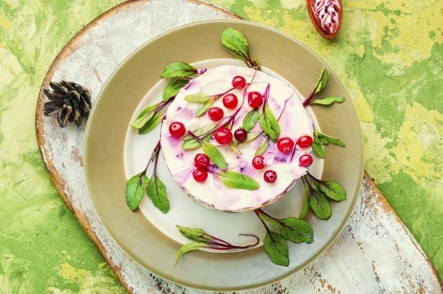 Salad with sprats, rice and beetroot