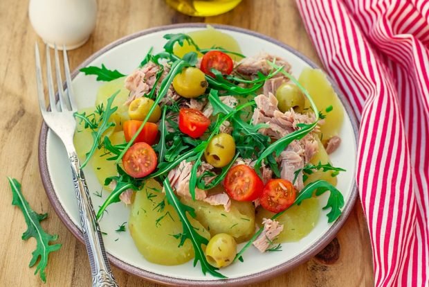 Potato salad with canned fish 