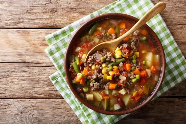 Pea soup with vegetables and minced meat