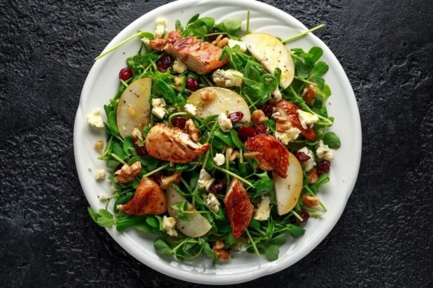 Meat salad with chicken, pear, blue cheese and nuts – a simple and delicious recipe, how to cook step by step