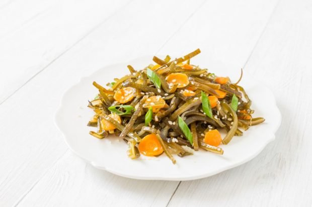 Carrot and seaweed salad 