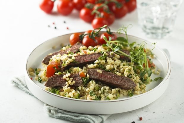 Salad with beef and couscous