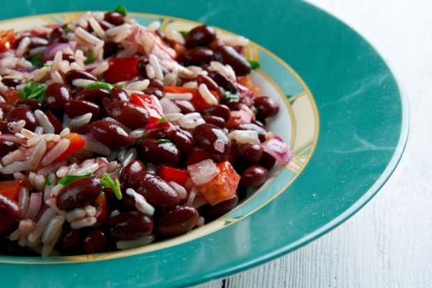 Salad with rice and beans is a simple and delicious recipe, how to cook step by step