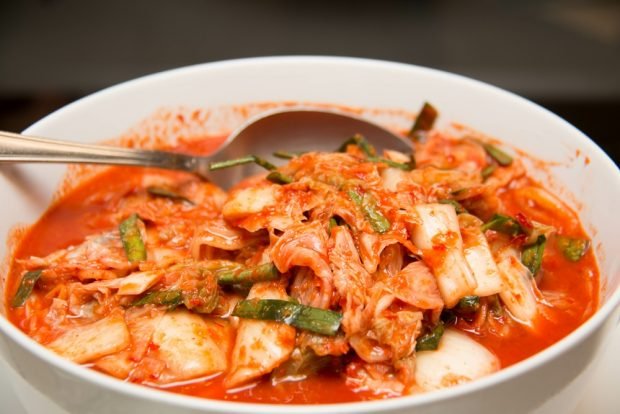 Kimchi salad with green onions 