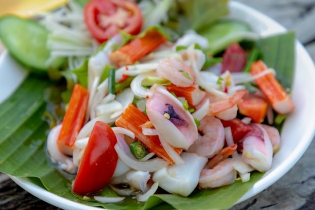 Sea salad with cucumbers and tomatoes – a simple and delicious recipe, how to cook step by step