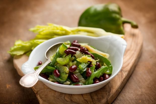 Celery, red bean and bell pepper salad is a simple and delicious recipe, how to cook step by step