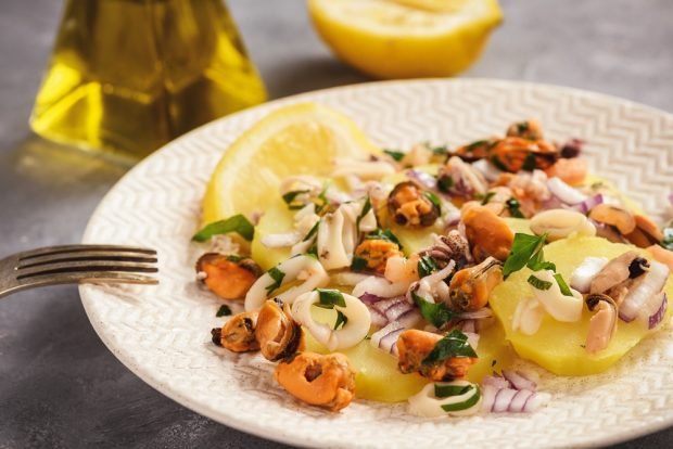 Potato salad with seafood