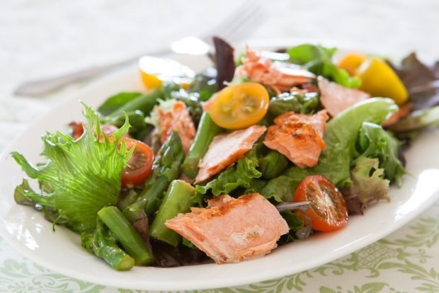 Salad with grilled salmon and string beans - a simple and delicious recipe, how to cook step by step