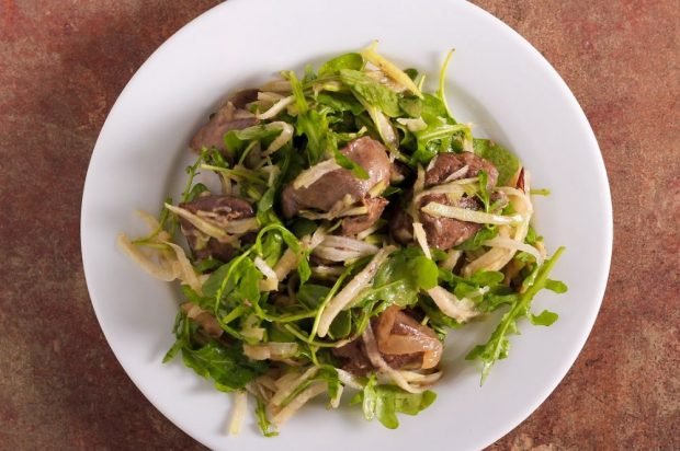 Salad of chicken liver, kohlrabi and arugula is a simple and delicious recipe, how to cook step by step