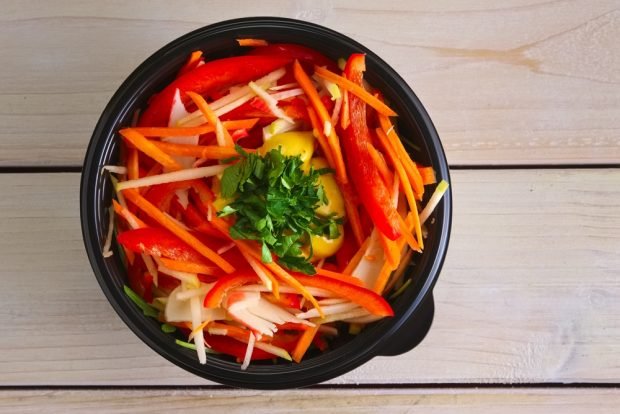 Salad with crab meat and pear