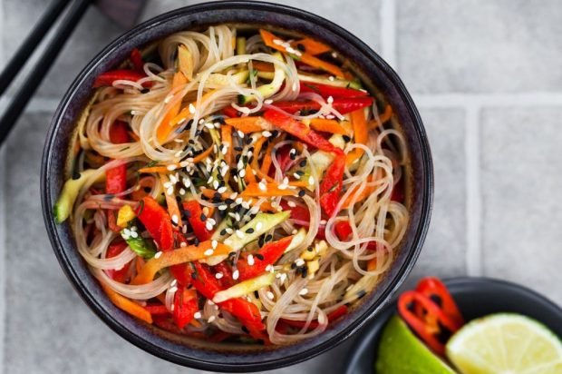 Salad of funchosa, bell pepper and cabbage