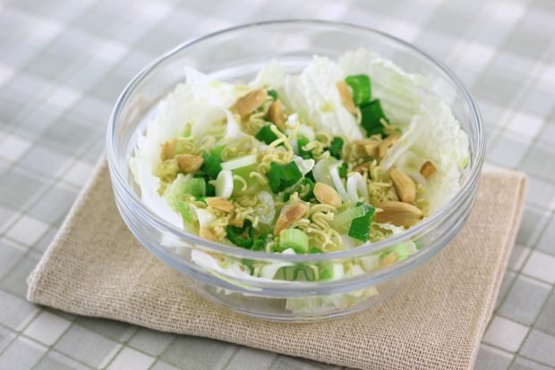 Salad with Peking cabbage and instant noodles – a simple and delicious recipe, how to cook step by step