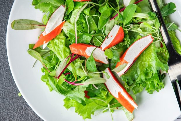 Mixed salad with crab sticks is a simple and delicious recipe, how to cook step by step