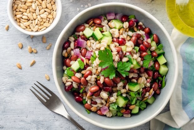 Salad with pearl barley