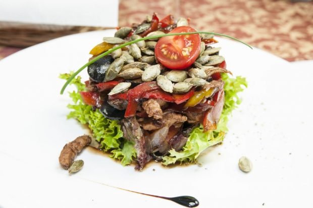 Chicken liver salad, eggplant and bell pepper 