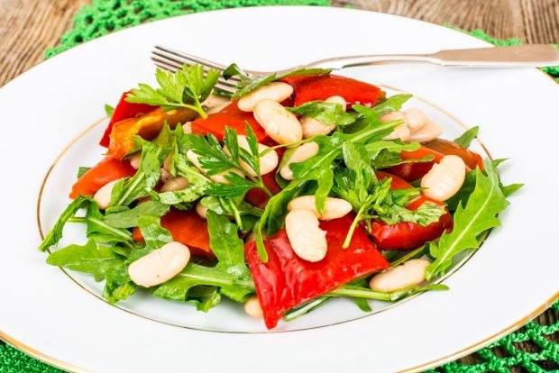 Salad with beans and herbs