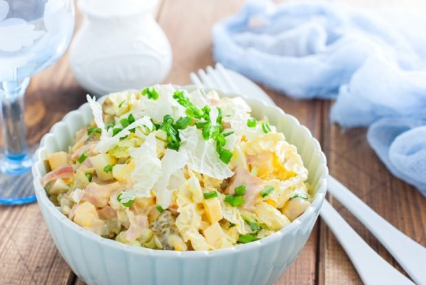 Peking cabbage salad with smoked chicken and pickled cucumbers is a simple and delicious recipe, how to cook step by step