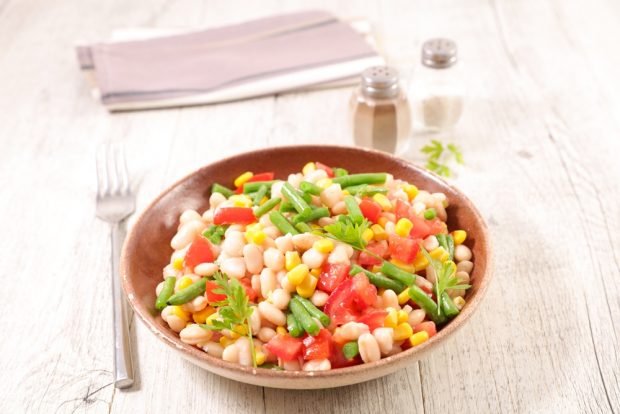 Salad with beans and corn