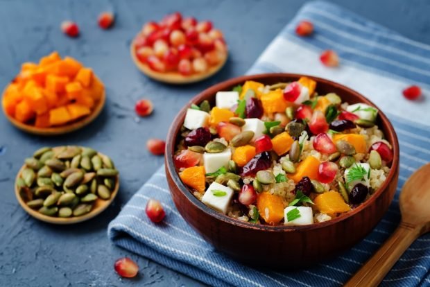 Salad with pumpkin, pomegranate and quinoa